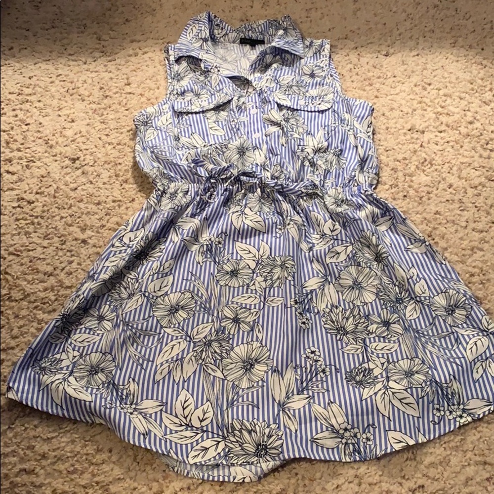 Sleeveless casual dress. Very comfortable!